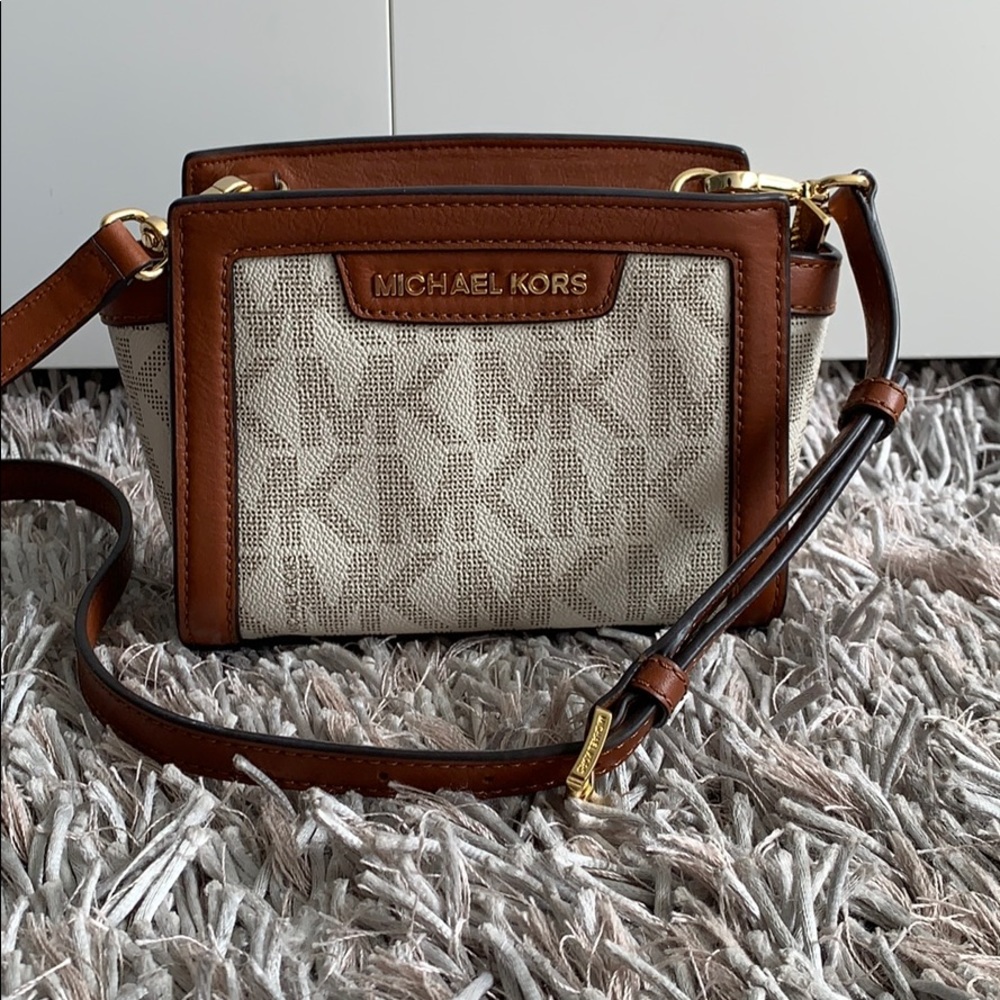 Michael kors Selma Mini Mk Signature Logo ❤️